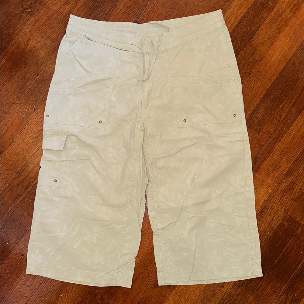 ⭐️ 3/$15 Women’s Rail Riders Floral Water Capri Pants Size Medium Tan Green